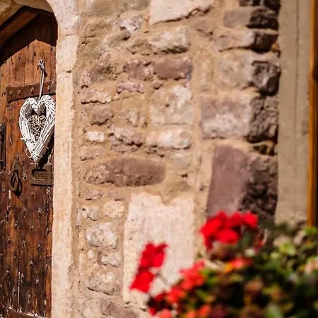 Nyaraló Medieval Manor House *