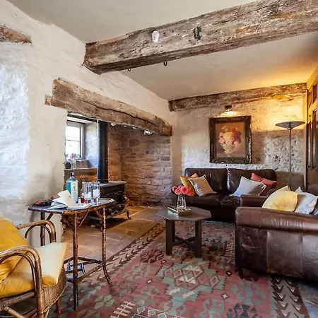 Medieval Manor House Nyaraló